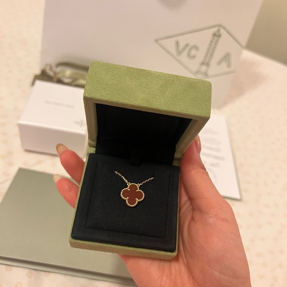 Van Cleef and Arpels Carnelian pendant - Picture 2 of 5